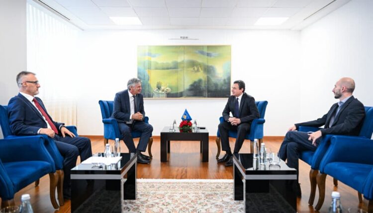 Ziadin Sela në Prishtinë, takohet me Albin Kurtin
