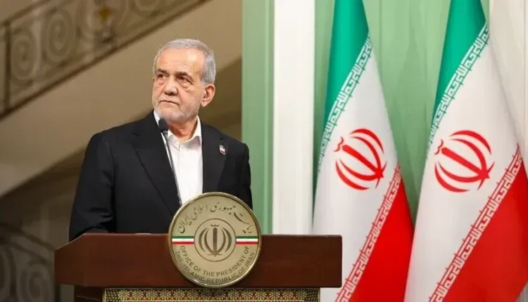 Presidenti iranian mohon raportimet për dorëheqjen e tij