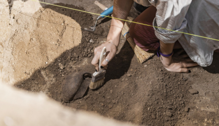 Nxënësit e shkollës së mesme në Britani zbulojnë rrënojat e një kishe vikingësh rreth 1,000 vjeçare