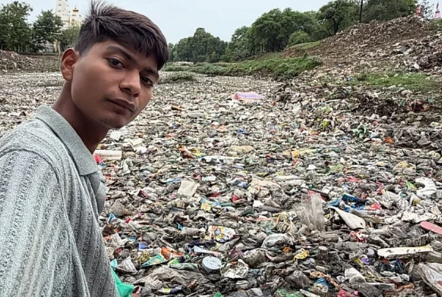 U bë viral duke pastruar një lumë në Indi, 21-vjeçari merr ofertë pune nga Holanda