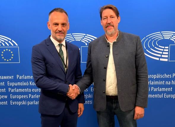 Arben Fetai takohet me eurodeputetin Thomas Waitz, në fokus integrimi evropian i Maqedonisë së Veriut
