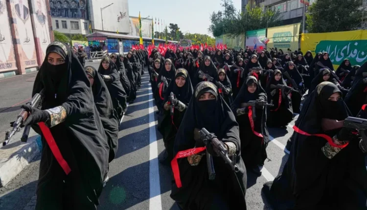 Mobilizim masiv në Teheran, qindra mijëra iranianë marshojnë dhe zotohen për mbrojtjen e vendit