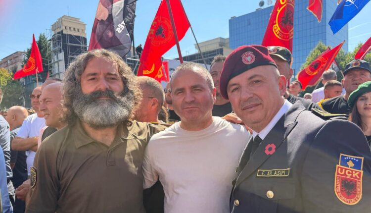 Fexhri Asipi reagon ndaj drejtorit të VLEN-it Granit Osmanit, i cili kërkoi bojkotimin e marshit të nesërm në Shkup: “UÇK-ja ndjehet, nuk shitet!”