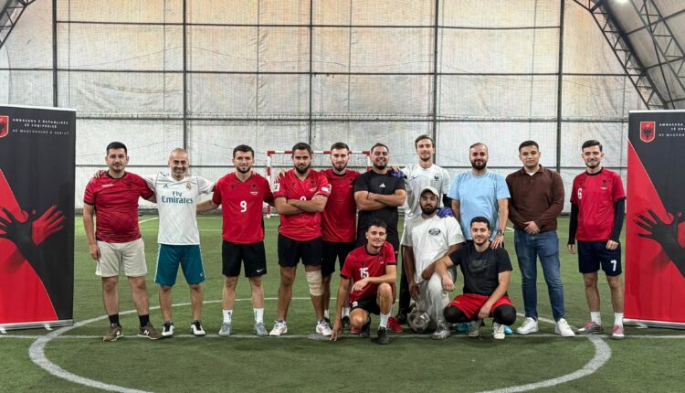 Ambasada e Shqipërisë në Shkup dhe studentët nga Tetova e Shkupi zhvillojnë ndeshje miqësore futbolli