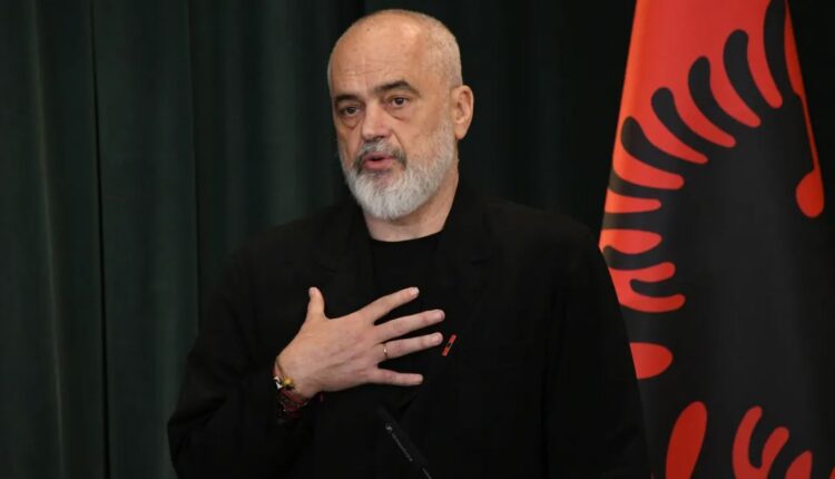 Edi Rama rikthehet në Vlorë, reforma territoriale në fokus të takimit me qytetarët