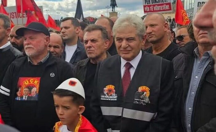 Ahmeti: Populli nuk mund t’i dënoj çlirimtarët e vet!