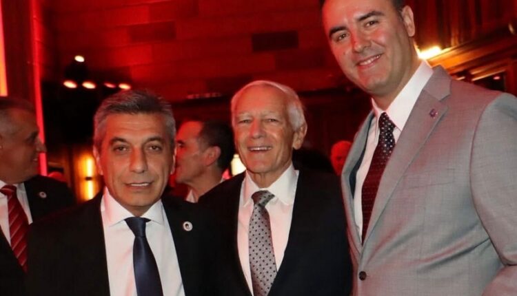 Mexhiti e Konjufca krah për krah me gjeneralin Wesly Clark