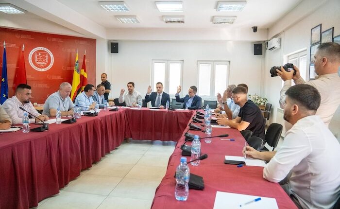 Kryetarët e komunave të Pollogut kërkojnë uljen e orëve për arsimtarët