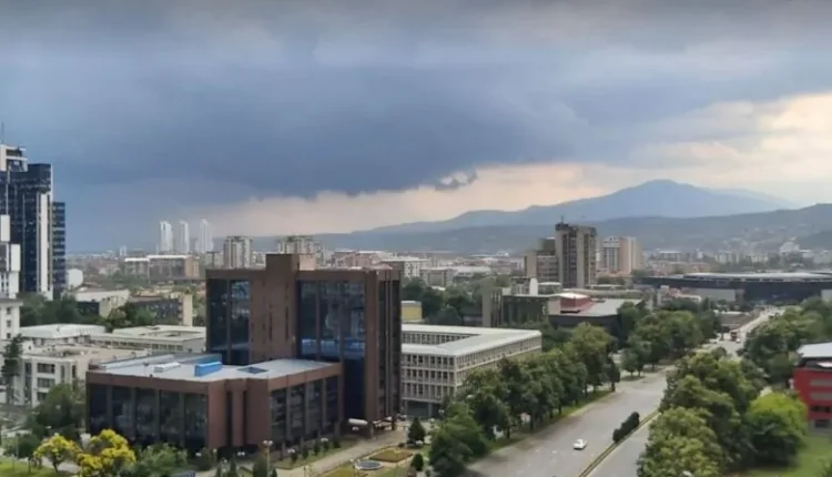 Mot pjesërisht me vranësira dhe shira të herëpashershëm