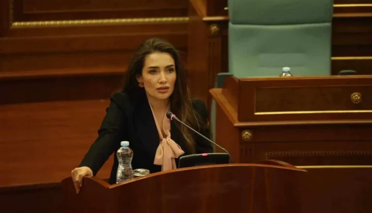 Musliu-Shoshi me akuza për Donika Gërvallën: Edhe sa me duru kjo tokë?!