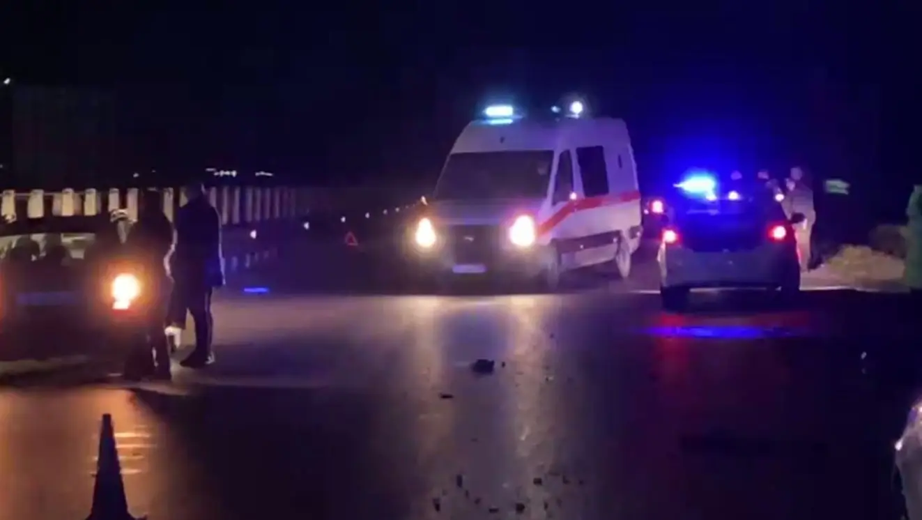 Aksident tragjik në Tiranë  Makina përmbyset në rrugë  humb jetën 16 vjeçari