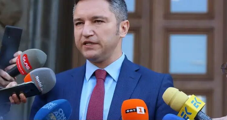 Eurodeputeti bullgar akuzon Mickoskin për “tradhti” ndaj Maqedonisë së Veriut