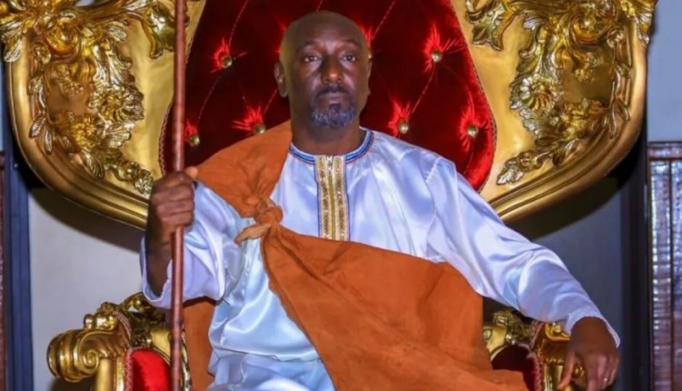 Nga gazetaria në fron/ Prezantuesi ugandas shpallet mbret i To