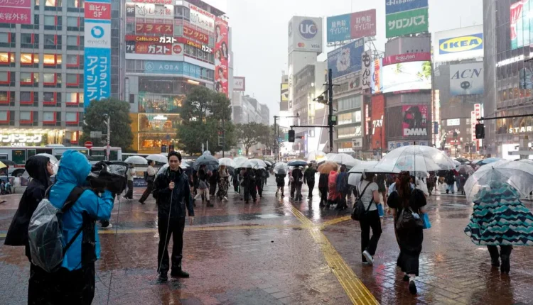 Rekord në Tokio, Kryeqyteti japonez regjistron 34 ditë radhazi me reshje
