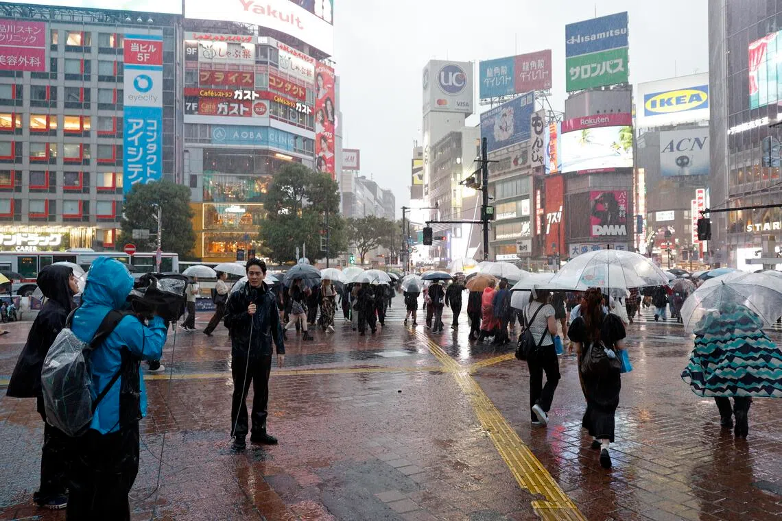 Rekord në Tokio  Kryeqyteti japonez regjistron 34 ditë radhazi me reshje