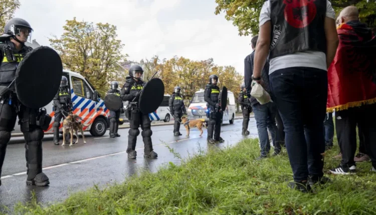 Policia holandeze për protestat në Hagë: Dy të arrestuar dhe një polic i lënduar