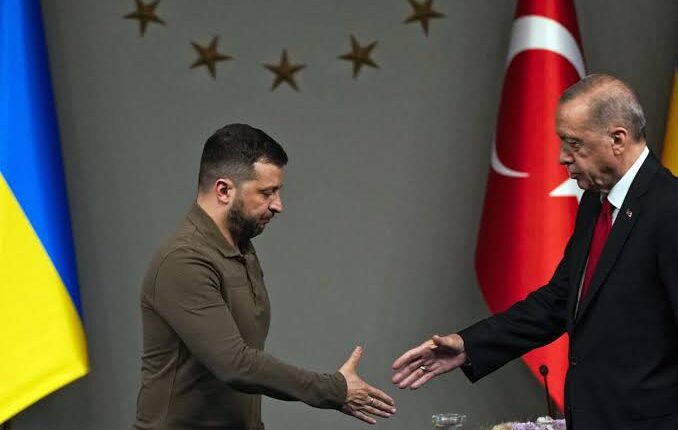 Sulmet në Detin e Zi – Erdogani ia tërheq vërejtjen Zelenskyt
