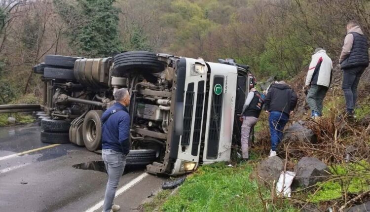 Aksident i rëndë trafiku në Maqedoni, humb jetën shoferi