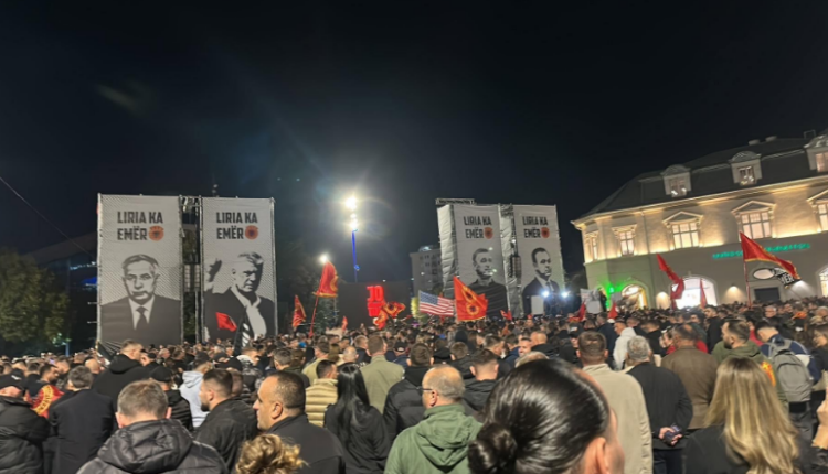 Për të nëntën natë, sheshi plotë me protestues kundër aktgjykimit të Hagës (VIDEO)