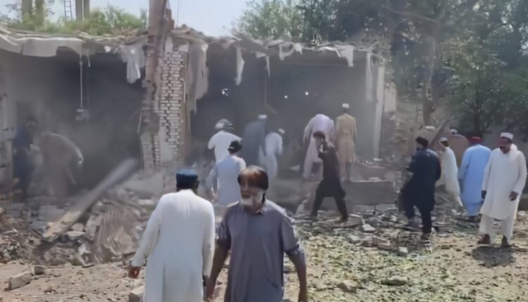 Automobil-bombë në Pakistan, të paktën 31 të vrarë