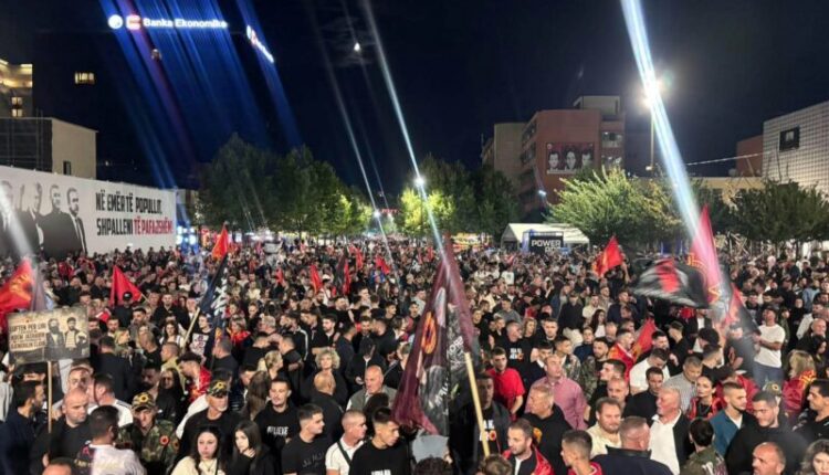 Dita e katërt e protestës, sheshi plot qytetarë kundër vendimit të Hagës
