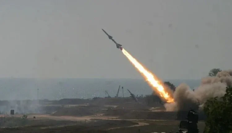 Koreja e Veriut dyshohet se lëshoi raketë balistike drejt bregut lindor