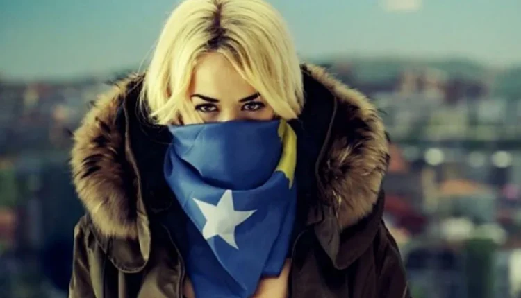 “Lufta për Kosovën që e quajmë shtëpi”: Rita Ora shfaq mbështetje për UÇK-në