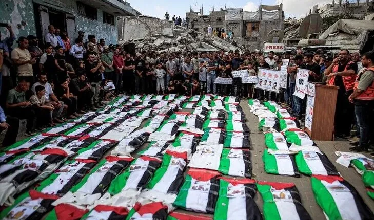 Gaza mban funeralin e 100 palestinezëve të nxjerrë nga rrënojat e shtëpive të shkatërruara