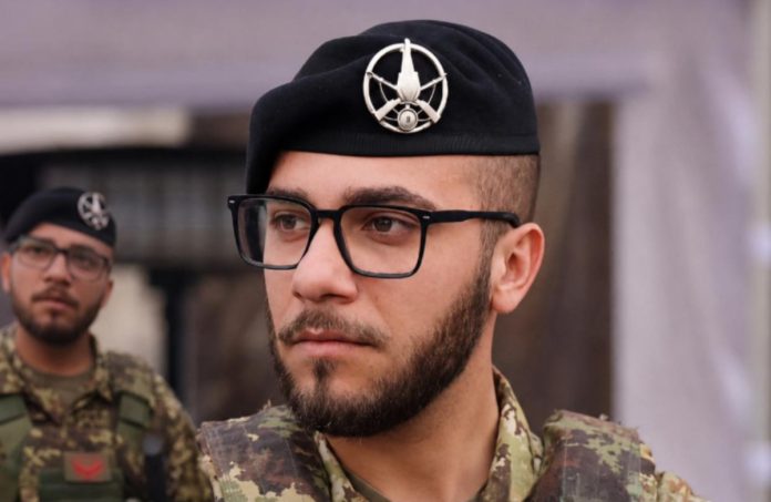 Ushtari arbëresh surprizon me shqipen e tij   Kam lindur në Itali  por jam arbëresh 