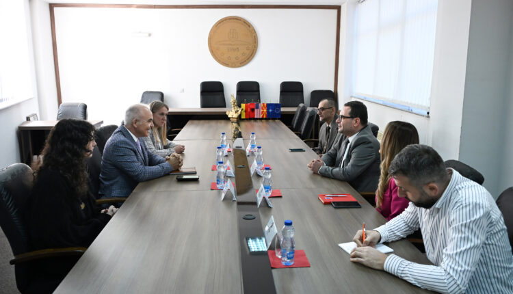 Universiteti i Tetovës dhe Ambasada e SHBA-së në Shkup synojnë zgjerimin e bashkëpunimit akademik