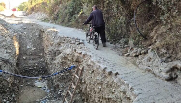 Gropa dhe rrezik çdo ditë në Dardani të Tetovës, banorët kërkojnë përfundimin e punimeve