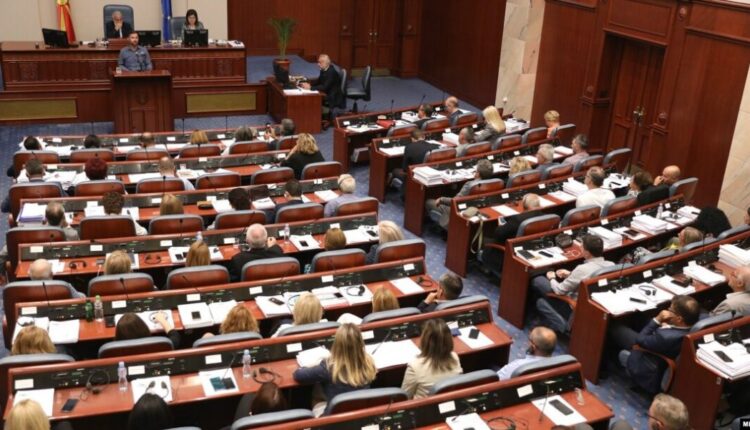 Parlamenti ndryshon rregullat: 4 ligje kalojnë me shumicë votash