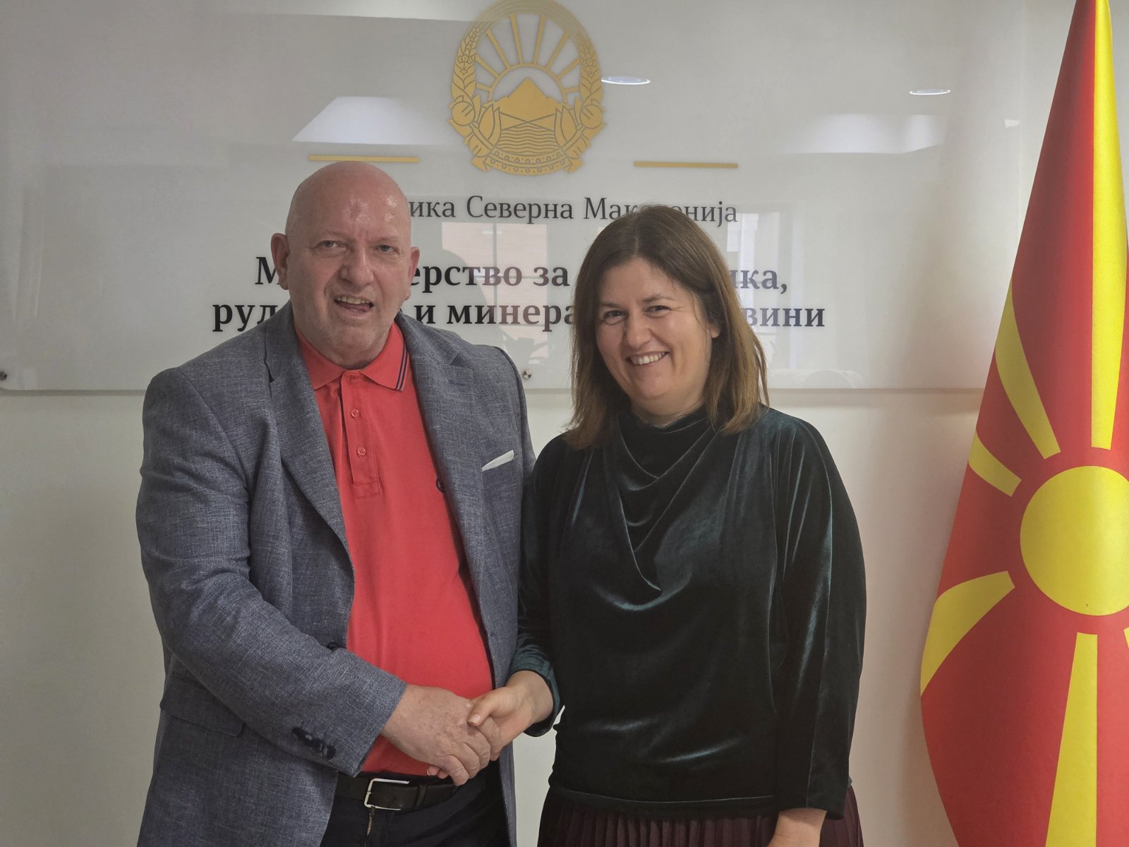MINISTRJA SANJA BOZHINOVSKA ZHVILLOI TAKIM PUNE ME KRYETARIN E ODËS EKONOMIKE, BRANKO AZESKIN, PËR PRIORITETET STRATEGJIKE NË ENERGJETIKË DHE MINIERA MINISTRJA SANJA BOZHINOVSKA ZHVILLOI TAKIM PUNE ME KRYETARIN E ODËS EKONOMIKE, BRANKO AZESKIN, PËR PRIORITETET STRATEGJIKE NË ENERGJETIKË DHE MINIERA
