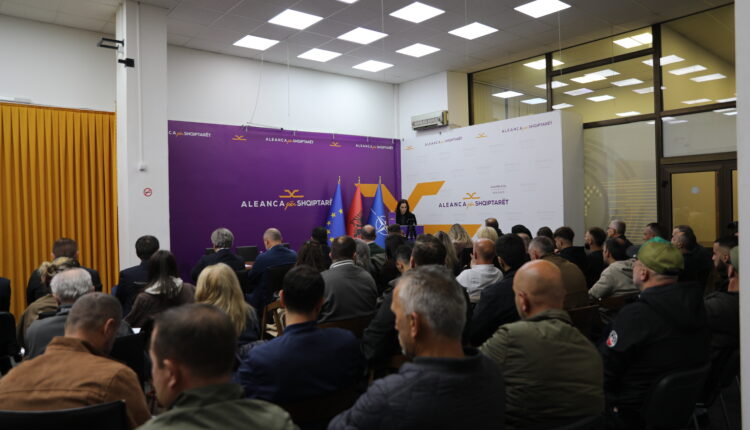 Aleanca për Shqiptarët forcon strukturat organizative edhe në Tetovë