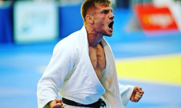 Akil Gjakova fiton në repesazh  lufton për medaljen e bronztë në Abu Dhabi