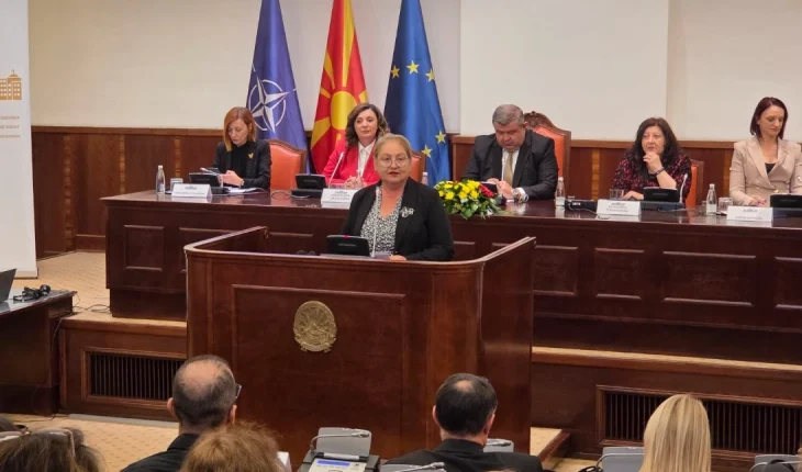 Janevska: Numër rekord prej mbi 1.800 asistentëve arsimorë