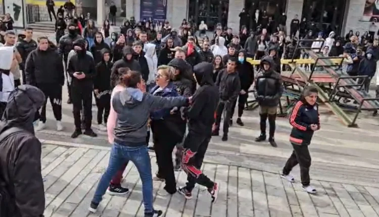 Shkatërruan godinat e institucioneve gjatë protestës së djeshme, arrestohen 2 persona në Korçë, procedohen penalisht 23 të tjerë