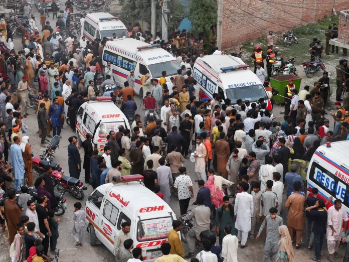 E rëndë në Pakistan  30 nxënës dhe një mësuese humbasin jetën nga shembja e çatisë së një shkolle