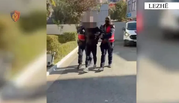 Me makinë të blinduar nëpër Kurbin, jelek antiplumb dhe shpatë, arrestohet 35-vjeçari që kishte thyer masën e ‘arrestit në shtëpi’