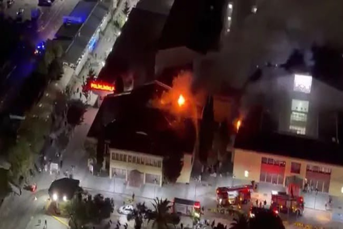 Zjarr në një spital në Stamboll  evakuohen rreth 40 pacientë  VIDEO 