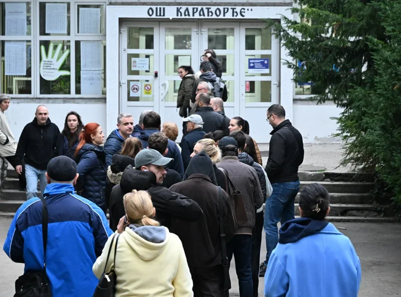 Zgjedhjet në Serbi  pjesëmarrja arrin në 34 55  deri në orën 12 00
