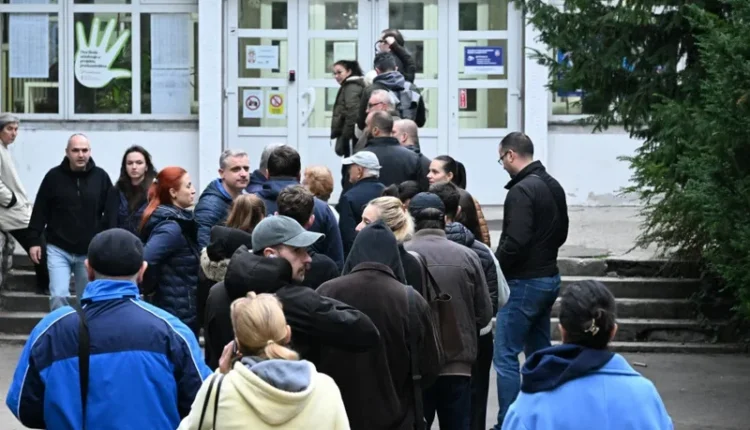 Serbi, Qendrat e votimit të hapura deri në orën 20:00
