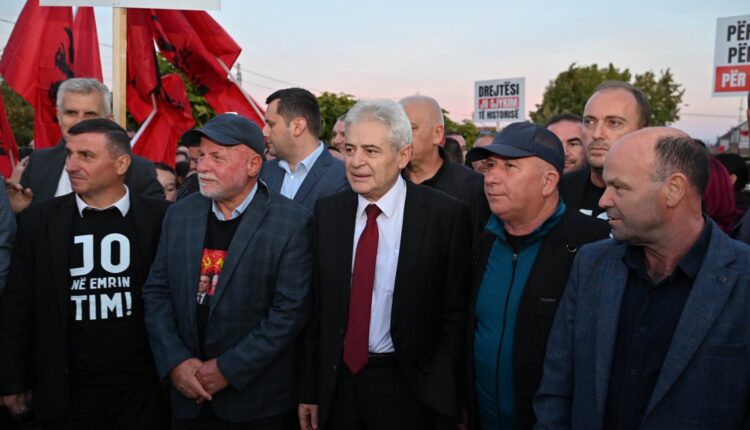 Sllupçani në mbështetje të krerëve të UÇK-së, Ahmeti: Çlirimtarët po gjykohen padrejtësisht në Hagë, mbi akuza të fabrikuara nga Beogradi dhe Moska