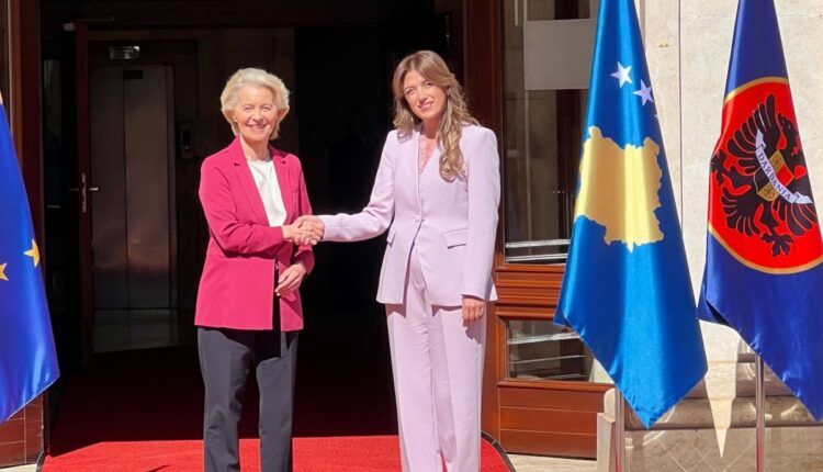 Von der Leyen nga Prishtina: Aktgjykimi i Hagës duhet respektuar, por historia e Kosovës nuk rishkruhet