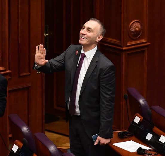 Shqiptari nga Velesi  Çdo gjë që kam e jap për garancionin e Grubit 