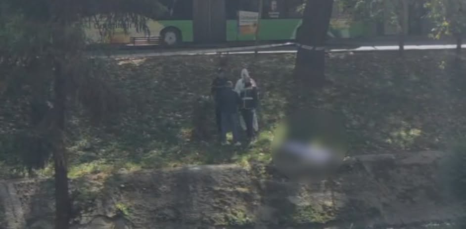 Policia për trupin e pajetë në Lanë  Viktima rreth 60 vjeç  dyshohet se në gjendje të dehur është hedhur në lumë