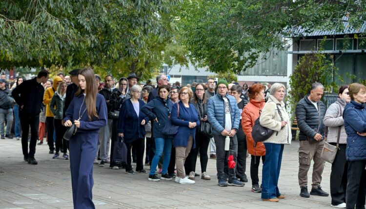 Zgjedhjet në Serbi, pjesëmarrja e votuesve arrin në 12% deri në orën 09:00, më shumë se dyfishi i vitit 2023