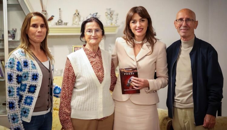 Albulena Haxhiu kthehet pas 27 vitesh në shtëpinë ku qëndroi refugjate: Faleminderit shqiptarë të Maqedonisë që në ditë të vështira na i hapët shtëpitë dhe zemrat e juaja