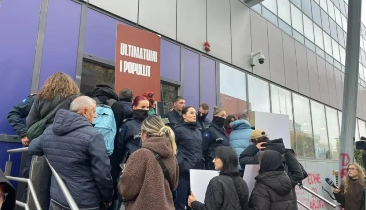 Protestohet edhe sot për Arlindën: Shteti do të jap llogari