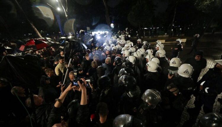 Protestat në Shqipëri – 11 persona në burg, 40 të tjerë lirohen nga paraburgimi, zbardhen masat e sigurisë dhe akuzat